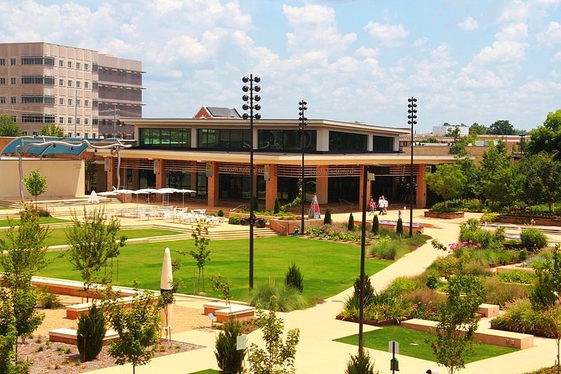 Datei:Mississippi Museum of Art and The Art Garden at the Mississippi Museum of Art Julian Rankin.jpg